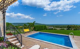 Villa Poemia